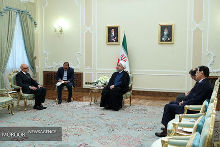 تقدیم استوارنامه سفرای جدید به رییس جمهور