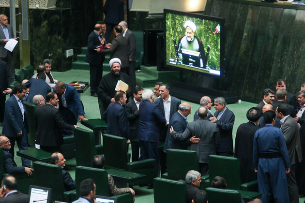 کدام نمایندگان در موافقت و مخالفت با وزرای پیشنهادی سخنرانی می‌کنند؟