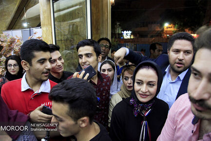 اکران فیلم زیر سقف دودی با حضور عوامل فیلم