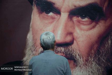 حضور، حسن خمینی، نوه بنیانگذار جمهوری اسلامی ایران و وزیر ارتباطات آقای محمدجواد آذری جهرمی در حسینیه جماران