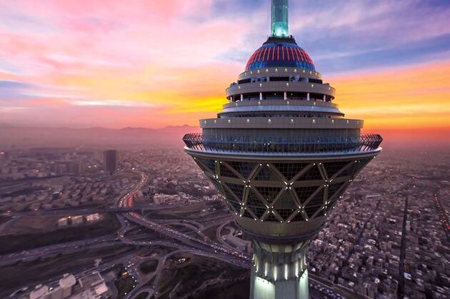 آسمان پایتخت را از برج میلاد تهران رصد کنید