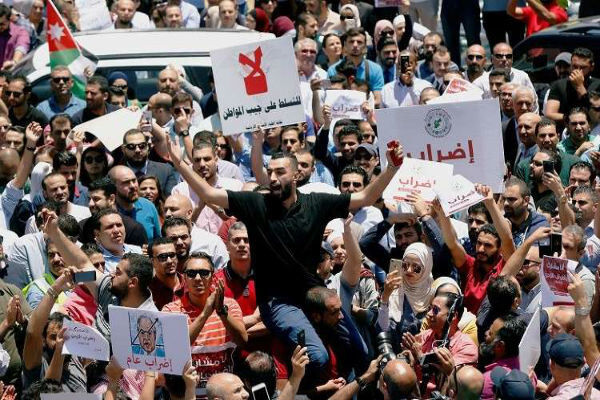 اعتراضات مردم اردن به دستگیر شدن 60 نفر انجامید