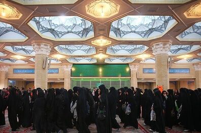 تیراندازی در ضلع غربی بیرون حرم امام (ره)/یکی از مهاجمین خود را منفجر کرد