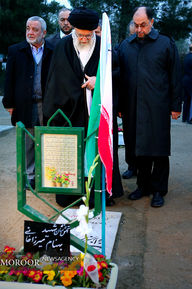 حضور مقام معظم رهبری در مرقد مطهر امام راحل و گلزار شهدای بهشت زهرا