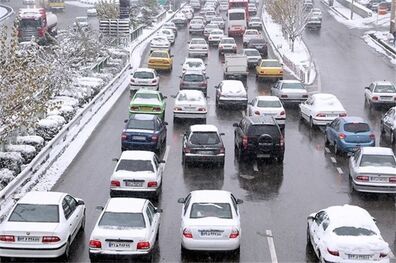 ترافیک در آزاد راه تهران-کرج نیمه سنگین است/بارش برف در محور های 4 استان