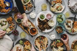 با آداب صحیح غذا را بخورید
