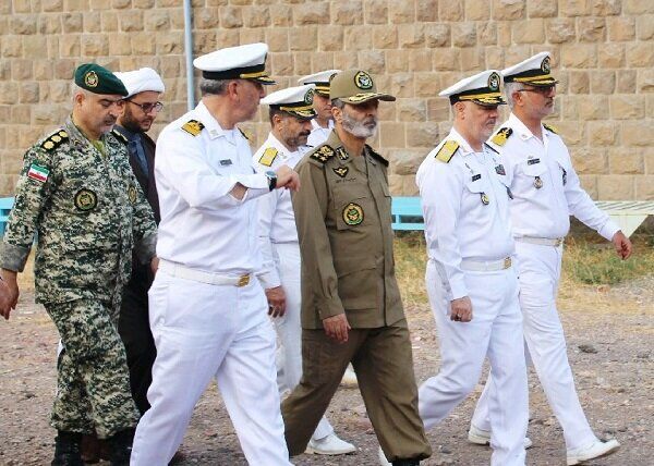 سرلشکر موسوی از یگان‌های نیروی دریایی ارتش در منجیل بازدید کرد