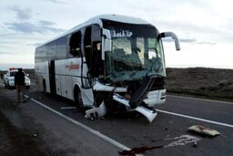 انحراف اتوبوس در محور قم - گرمسار ۱۹ مصدوم برجا گذاشت