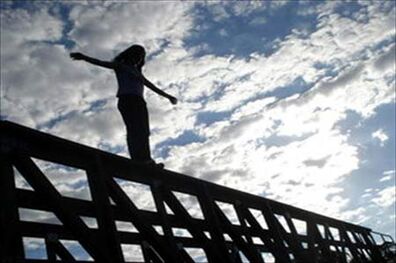 مرگ سالانه ۸۰۰ هزار نفر در سراسر جهان بر اثر خودکشی/ علائم خودکشی را بشناسیم