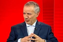 انگشت «اتهام» غافلگیرکننده مهاجرانی در پرونده مسمومیت دختران دانش‌آموز