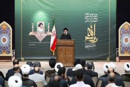 محور گفتمان امام خمینی (ره) ایستادگی بر حق و عدالت بود