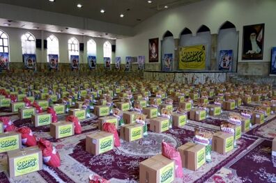 توزیع کمک مومنانه کارکنان ستاد فرماندهی کل سپاه به نیازمندان