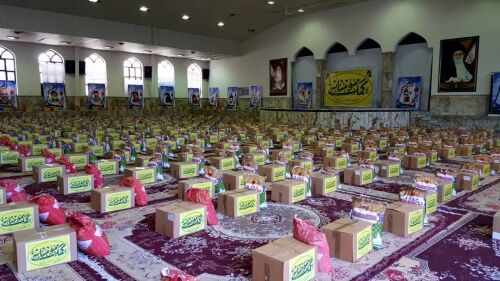 توزیع کمک مومنانه کارکنان ستاد فرماندهی کل سپاه به نیازمندان