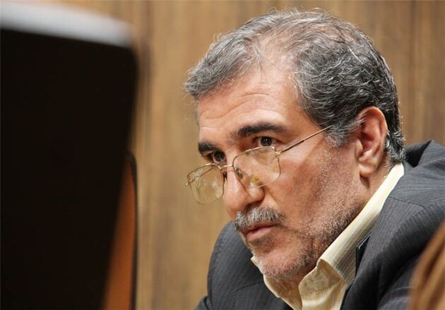 هنرمندان در تولیدات خود بر دشمن شناسی تاکید کنند