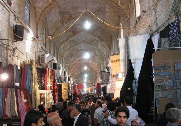 معترضان به جمع‌آوری نقره‌های قاچاق بازار رضای مشهد "افراد غیرمجاز" بودند نه "کسبه بازار"؛ معترضان "جواز کسب" هم نداشتند