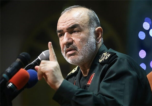 دشمنان از ما می‌خواهند که از قدرت دفاعی خود بکاهیم 