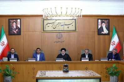 وزیر اقتصاد بر عملکرد صحیح بازار بورس نظارت کند
