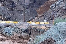 سیلاب درمحور هراز /۱۰ فقره ریزش سنگ