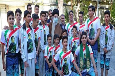 ماجرای عکس لباس باستانی کاران نوجوان در دیدار رهبری