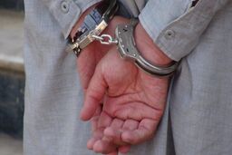 حمله متهم به ماموران جهرم با شمشیر