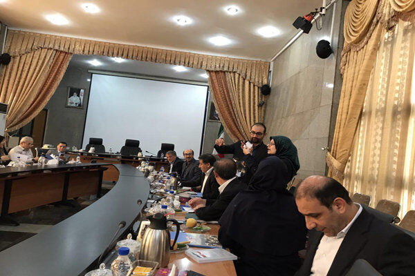 تهران جزیره نیست و باید با همه نهادها در تعامل باشد