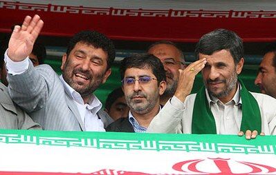حاج‌آقا منصور ارضی و سعید حدادیان حتما صلاح می‌بینند که موضع سیاسی بگیرند