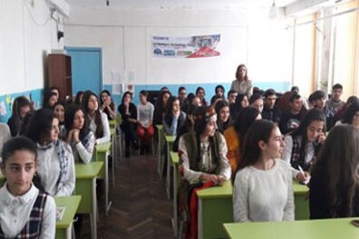 فارسی آموزان ارمنی با سفیر ایران در ایروان دیدار کردند