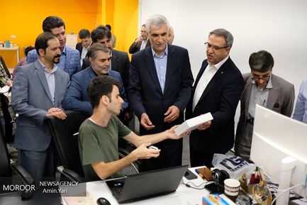 بازدید شهردار تهران از شرکت های دانش بنیان