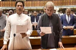«عمران خان» به ۱۰ سال حبس محکوم شد
