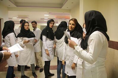 اعتراض دانشجویان دانشگاه‌های علوم پزشکی نسبت به تغییر زمان آزمون دستیاری