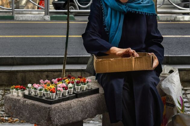 پرداخت عیدی بنیاد مستضعفان به ۴۰۰۰ دستفروش تهرانی