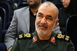  بوسه سردار بر پیشانی سرمربی تیم ملی + تصویر