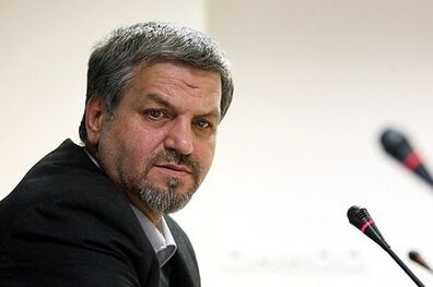 روحانی توضیح دهد چه کسانی چوب لای چرخ دولت می‌گذارند