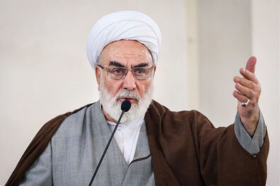 عده ای قارون صفت سوار ماشین چند میلیاردی در خیابان‌ها رژه می‌روند