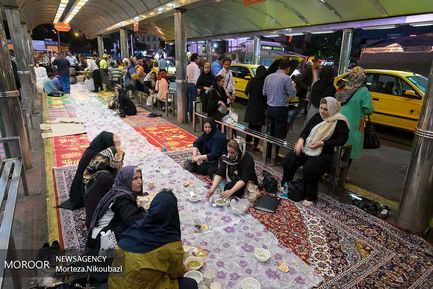 افطاری در  ترمینال تاکسی ونک