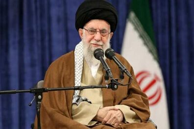 جلسه شعر نباید جلسه‌ای زینتی باشد
