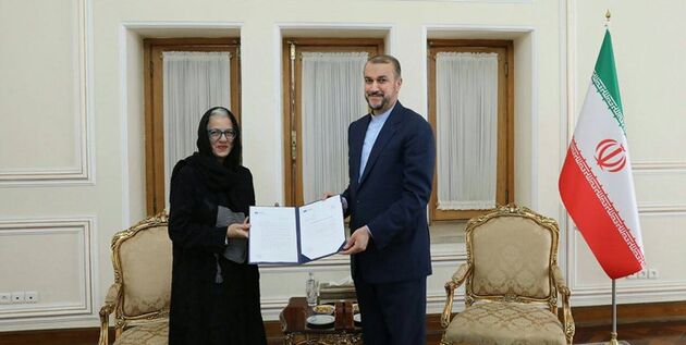 هیچگاه در گفت‌وگو برای حفظ منافع و عزت مردم، لکنت زبان نخواهیم داشت