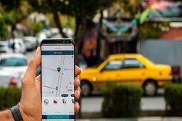 افزایش نرخ تاکسی‌های اینترنتی زیر نظر شورای شهر تهران
