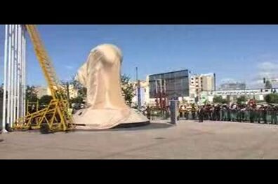 رونمایی وزیر ورزش از تندیس مسابقات و بیرون ماندن تماشاگران+فیلم