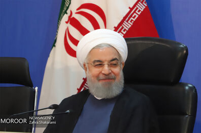  ملت ما تسلیم نمی‌ شود/ باید از مشکلات نهراسید و با آن مقابله کرد