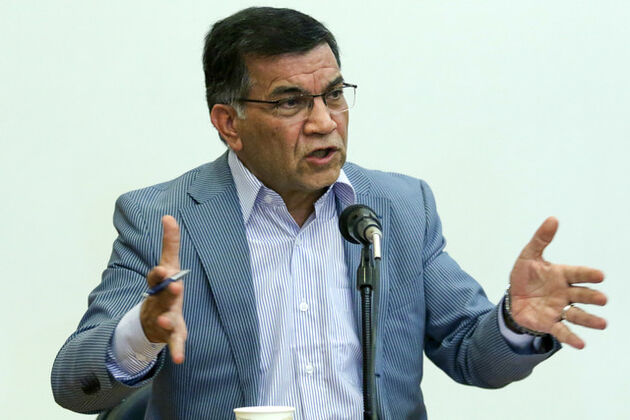 سکوت دوستان در برابر تخریب عارف قابل قبول نیست