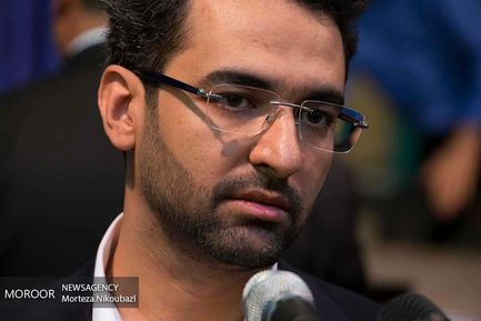 حضور، حسن خمینی، نوه بنیانگذار جمهوری اسلامی ایران و وزیر ارتباطات آقای محمدجواد آذری جهرمی در حسینیه جماران