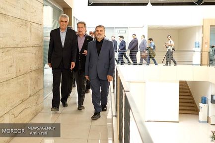 بازدید شهردار تهران از شرکت های دانش بنیان