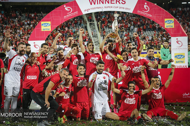 جام قهرمانی سوپر جام پرسپولیس اهدا می شود