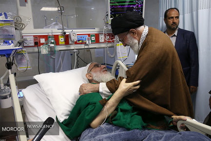 عیادت مقام معظم رهبری از آیت‌الله هاشمی شاهرودی