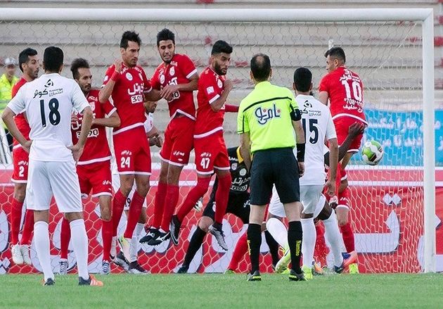 استقبال 30 هزار نفری هواداران تراکتورسازی از نفت تهران