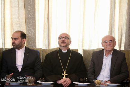 دیدار اسقف اعظم ارامنه تهران با صالحی