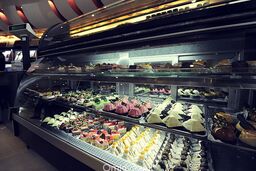 قنادی ها مجاز به فعالیت هستند