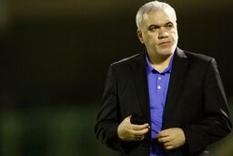 باید یک مدت فوتبال ما تعطیل شود 
