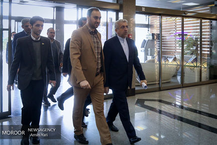 بازدید وزرای نیرو و ارتباطات از پژوهشگاه فضایی ایران